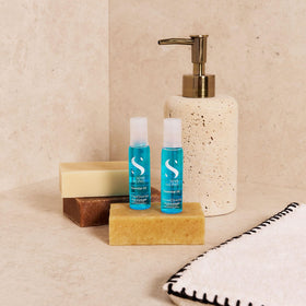 ALFAPARF MILANO Semi Di Lino Sublime oil pour highlights healthy glow.