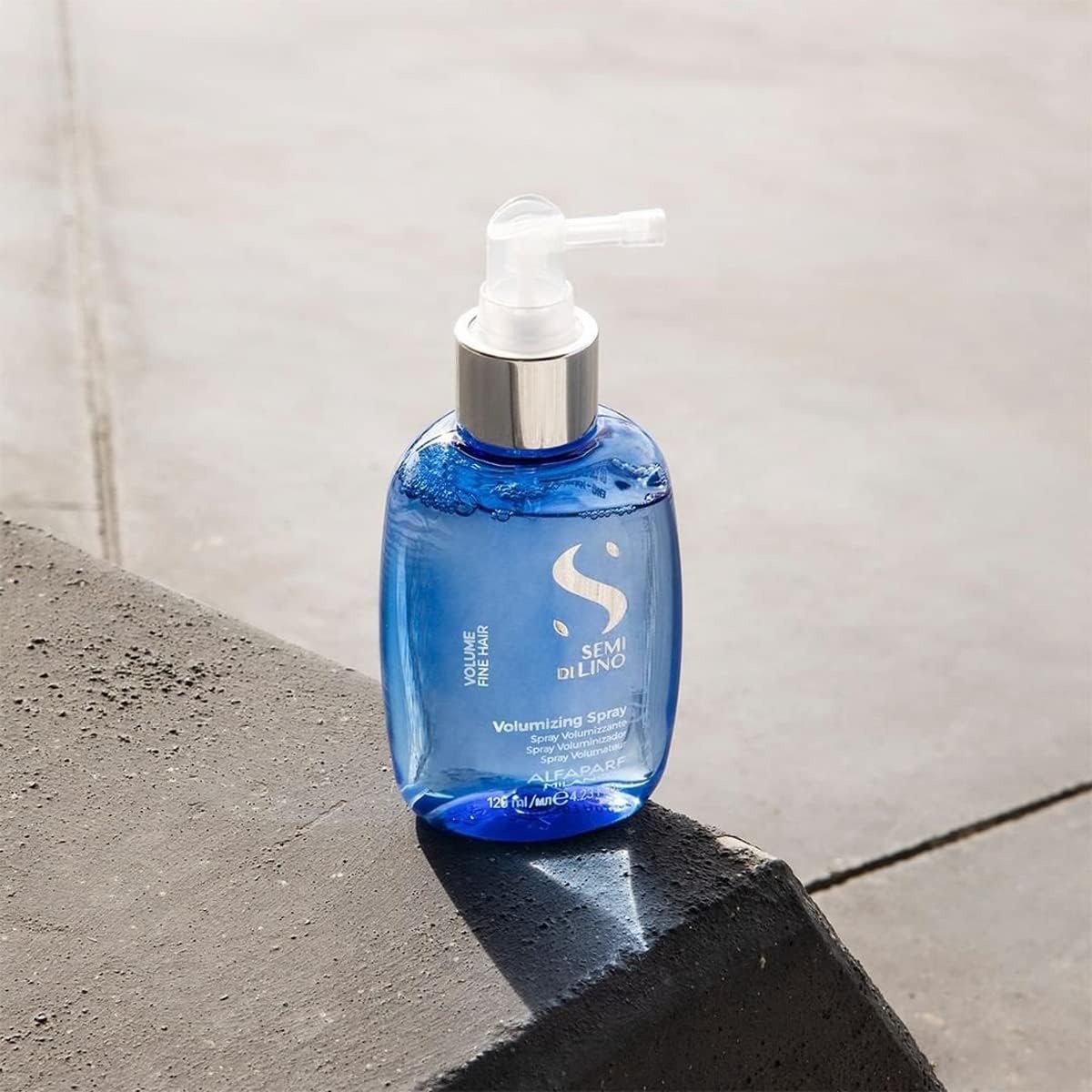 ALFAPARF MILANO Semi di Lino Volume Spray in use showing frizz control and polish