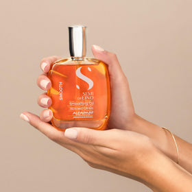 ALFAPARF MILANO Semi di Lino Smoothing Oil hair shine close-up for smooth, frizz-free look.