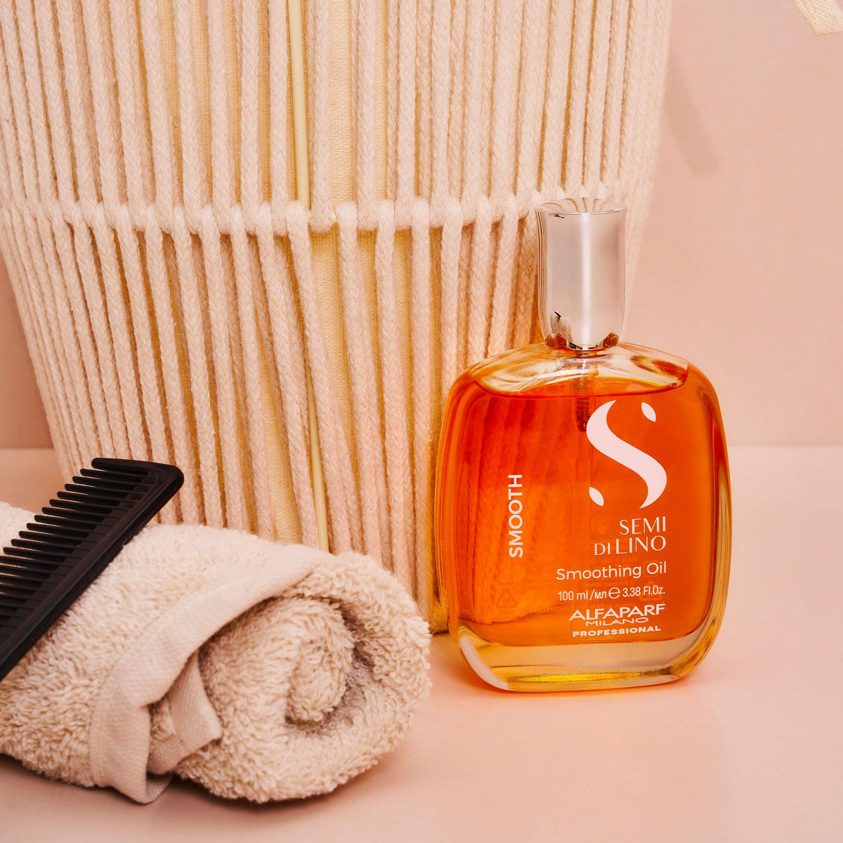 ALFAPARF MILANO Semi di Lino Smoothing Oil hibiscus extract for softer, more manageable hair.