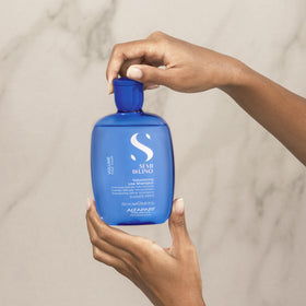 Alfaparf Semi Di Lino Volume hair when wet reveals root lift potential.