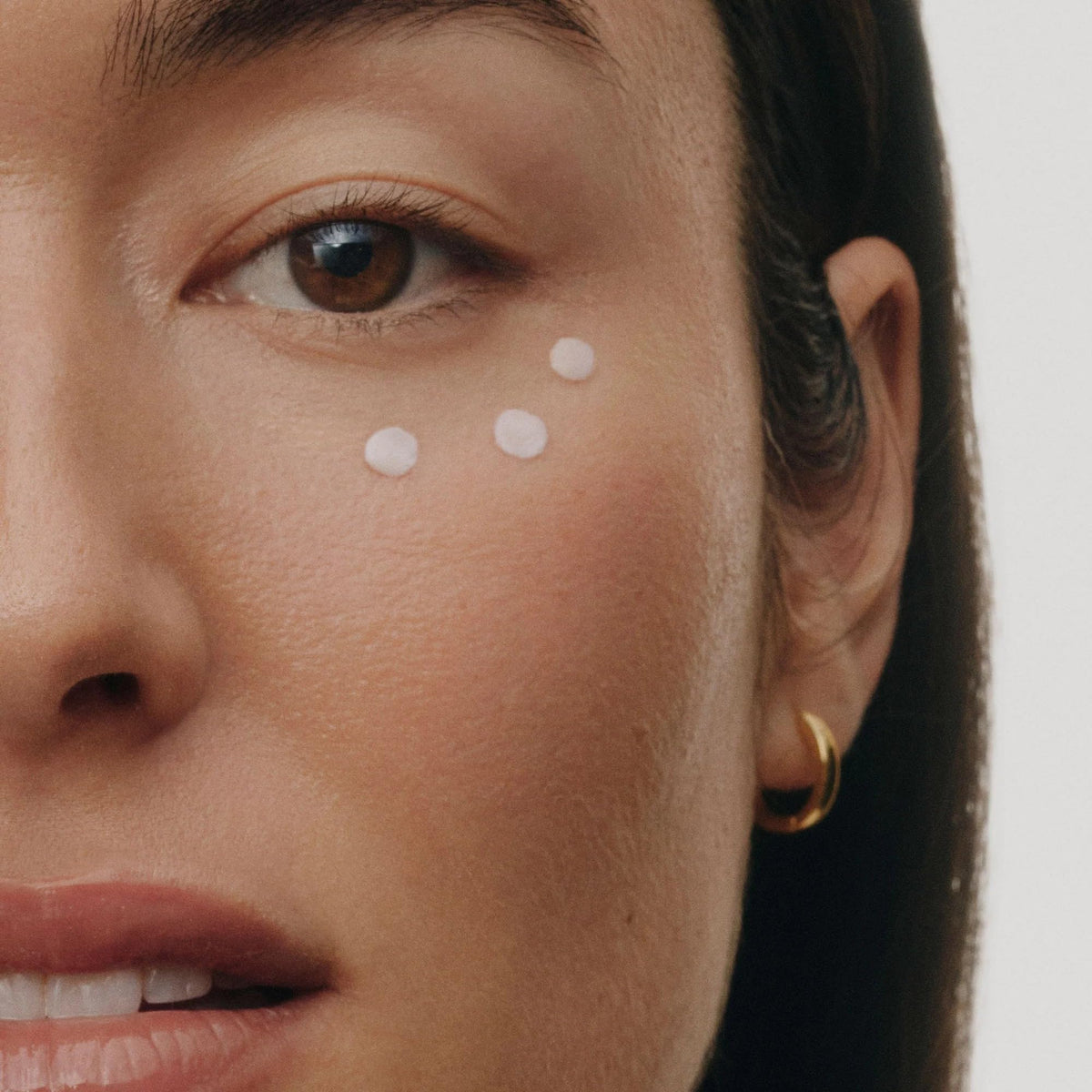 Algenist GENIUS Ultimate Eye Cream brightening-effect closeup suggests refreshed under-eye radiance