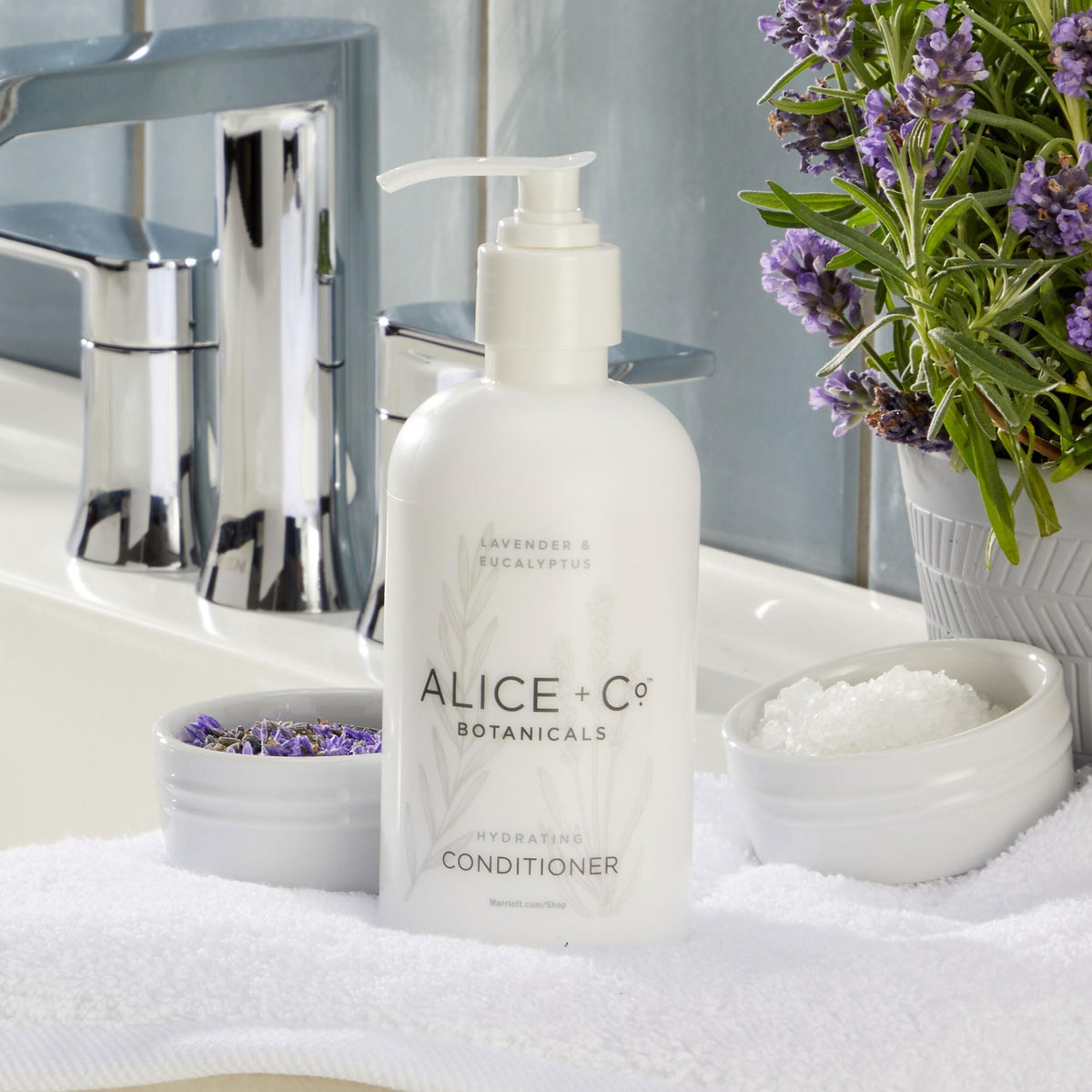 Alice + Co. lavender-eucalyptus label highlights natural ingredients.