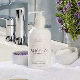 Alice + Co. lavender-eucalyptus label highlights natural ingredients.