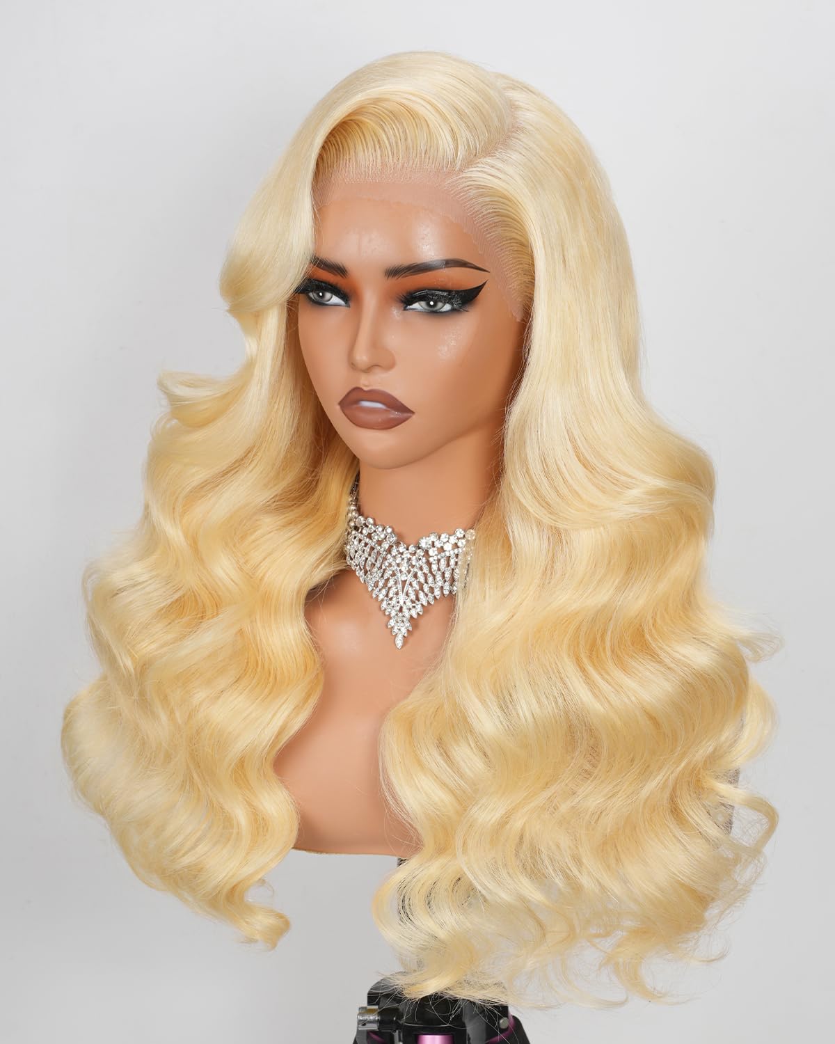 ALIDIDI MINI KNOTS 613-13x6 lace front wig close-up shows natural hairline and seamless blend