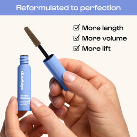 ALLEYOOP Tubing Mascara Brown apply-closeup – easy warm-water removal for gentle nightly routine.