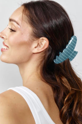 Almere hair claw clip camo pattern keeps buns neat all day.