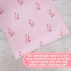 AmazingSpark foil with anti-slip texture holds hair in place during coloring.