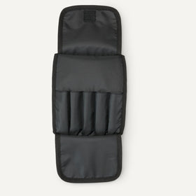 Amazon Essentials padded-top handle makes transporting the case easy.