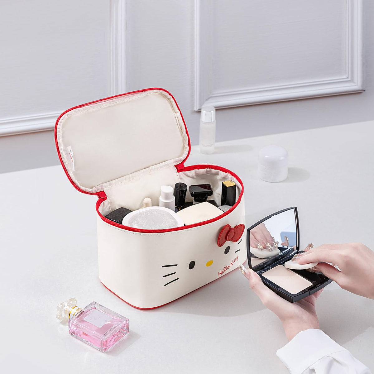 AmBealla makeup bag combines durable PU material with scratch resistance.