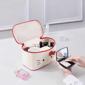AmBealla makeup bag combines durable PU material with scratch resistance.