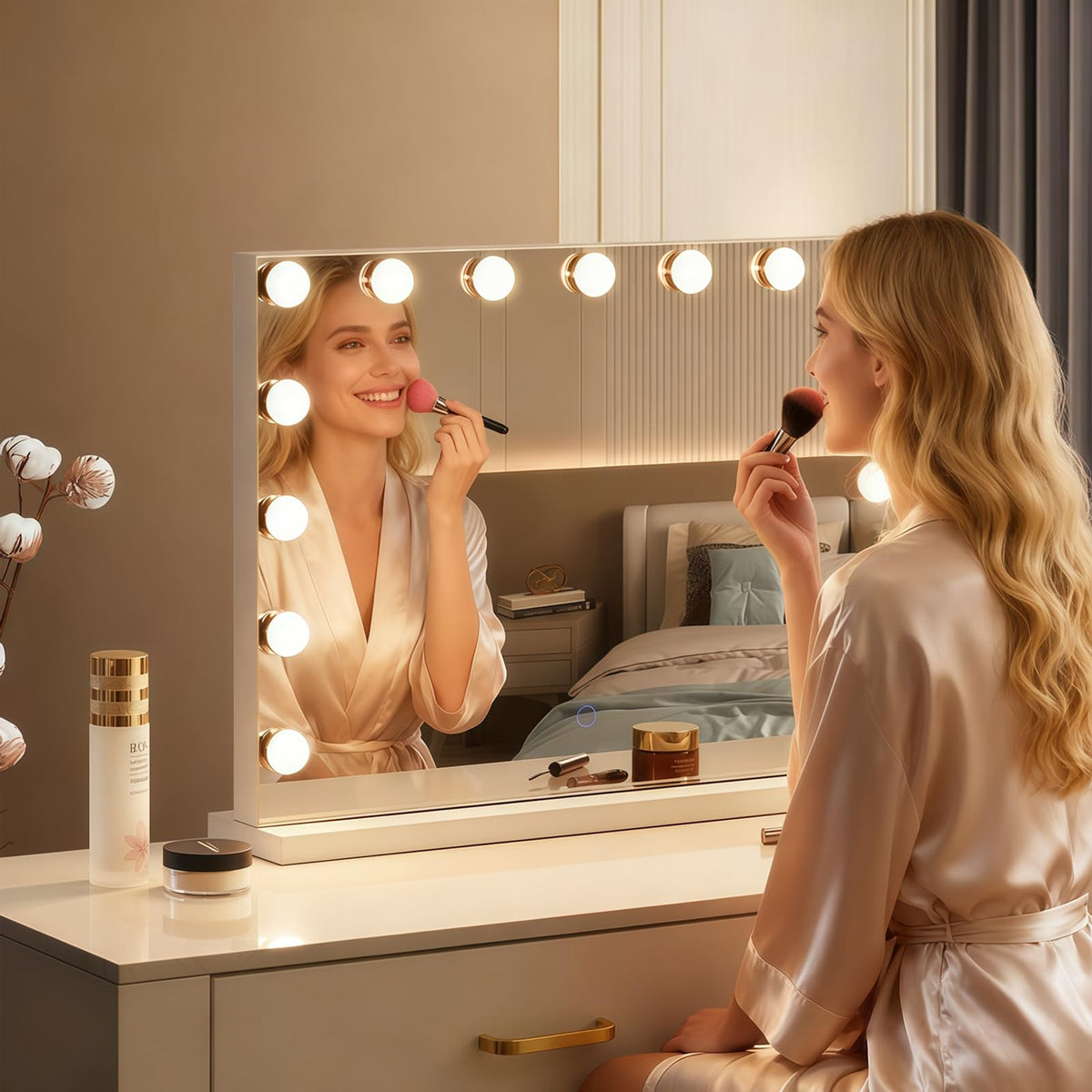 Amifiy 1000 lux brightness reveals fine details for precise retouching.