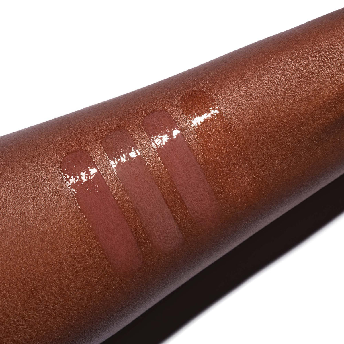 Anastasia Beverly Hills Soft Pink gloss packaging is premium and travel-friendly.
