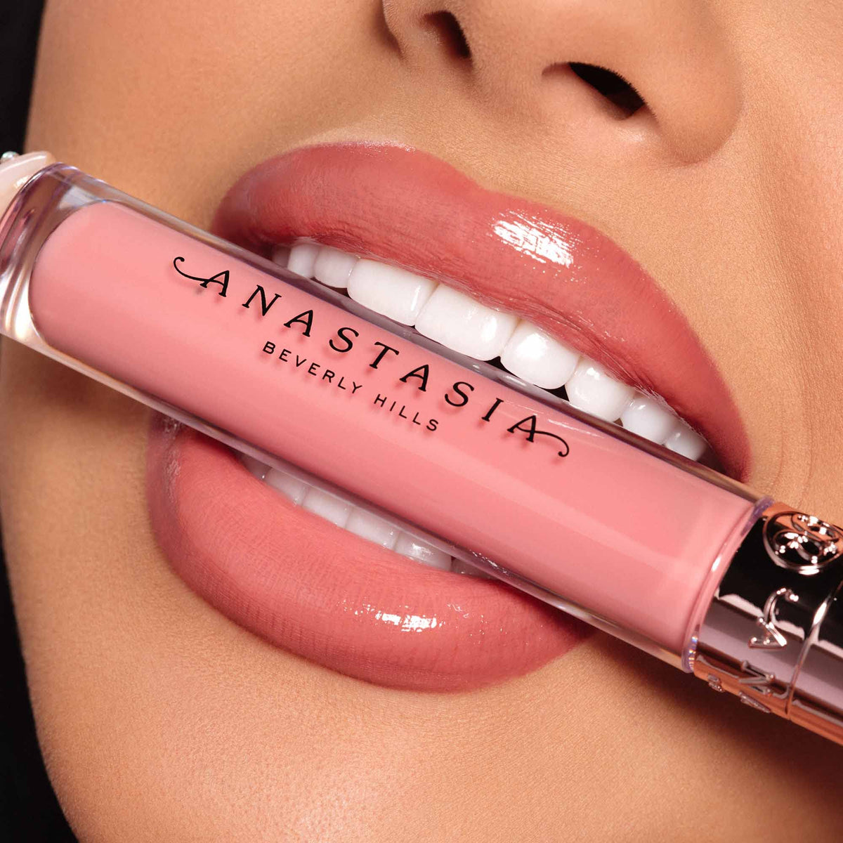 Light reflection on lips with Anastasia Beverly Hills Lip Gloss Sun Baked