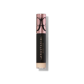 Magic Touch Concealer shade 5 applicator close-up for creaseless under-eye application.