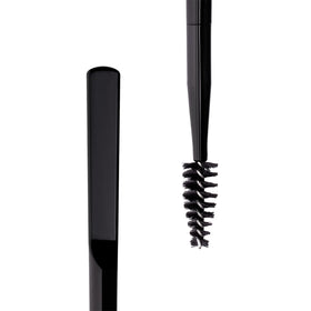 Flat spatula end for precise Brow Freeze placement.