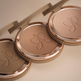 Anastasia Smooth Blur Bronzer natural warmth on the face under daylight