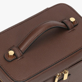 AnBlack organized cosmetics storage ideal for daily commutes.
