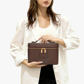 AnBlack removable-divider makeup case shows flexible space for different items.