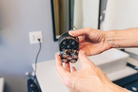 Andis head shaver ergonomic handheld design provides comfortable control