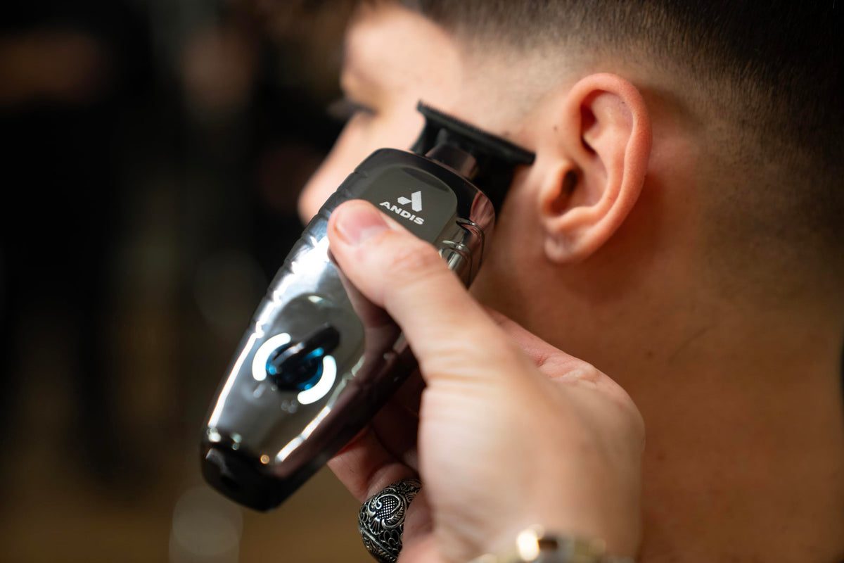 Andis GTX-EXO II charging stand with cordless grooming setup