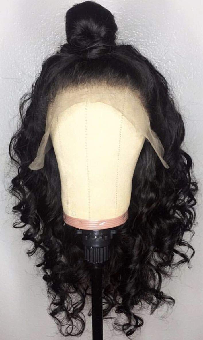 ANDRIA glueless cap with adjustable straps for secure comfort.