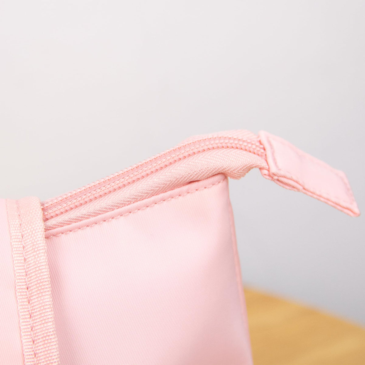 ANGENIL flat-open design simplifies packing and quick access