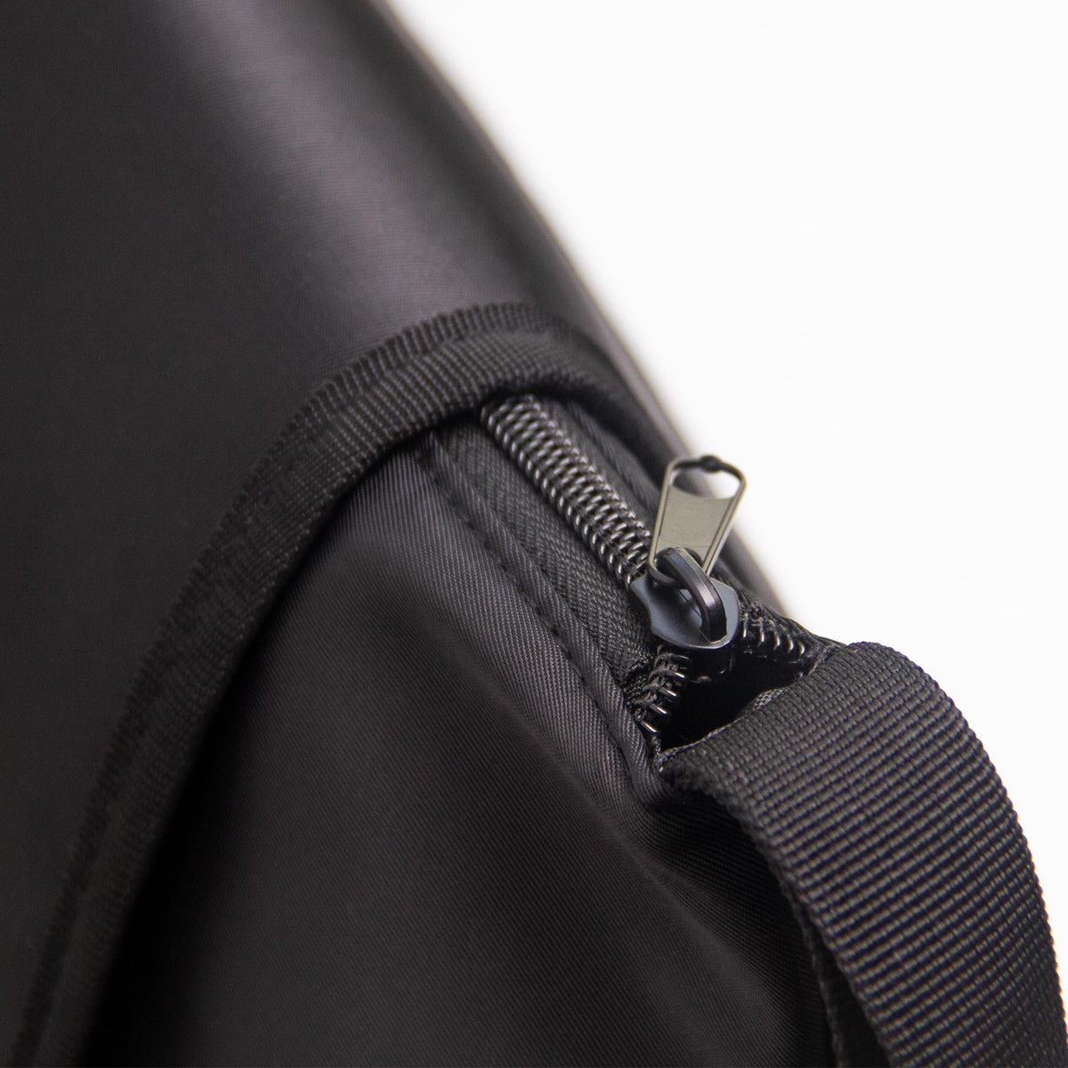 ANGENIL 2-in-1 travel design keeps tools secure during transit.