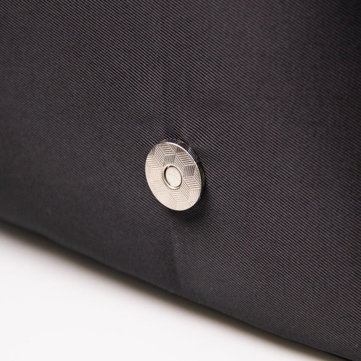 ANGENIL bag can lay flat on a desk for easy packing and unpacking.