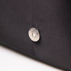 ANGENIL bag can lay flat on a desk for easy packing and unpacking.