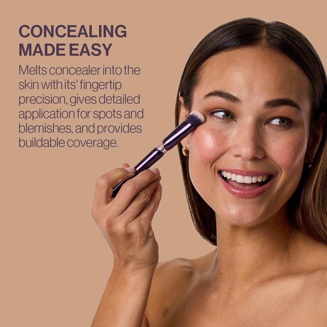 ANISA BEAUTY angled concealer brush under-eye coverage delivers a smooth finish.