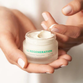 ANNEMARIE BÖRLIND LL REGENERATION label emphasizes vegetarian and sustainable ingredients.