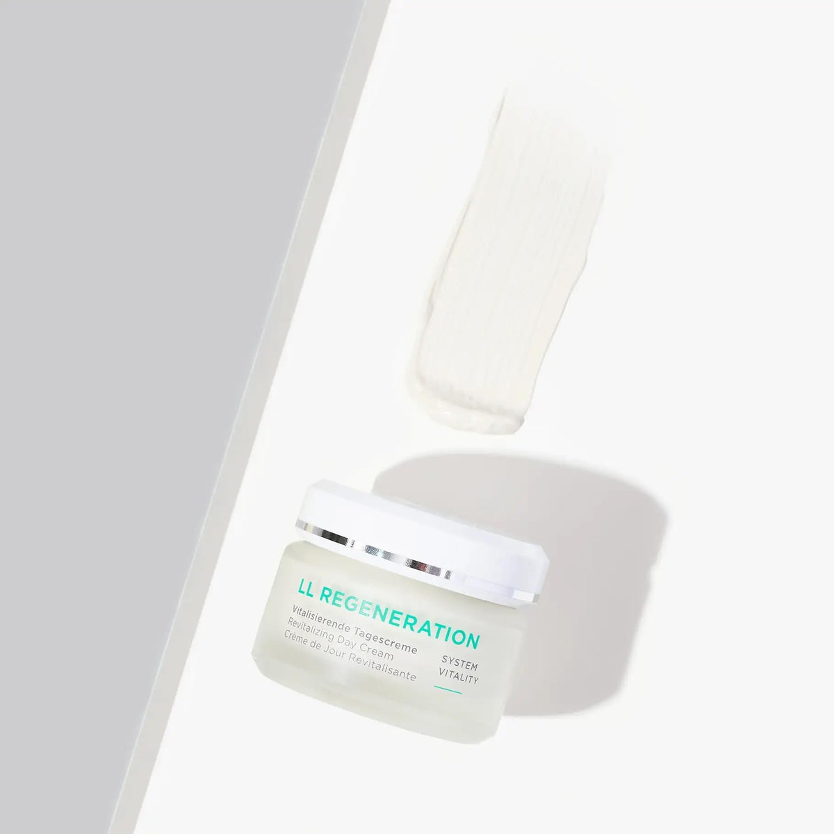 ANNEMARIE BÖRLIND LL REGENERATION packaging highlights eco-conscious design.