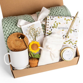 Anforsun gift basket for women during unboxing, a thoughtful gesture