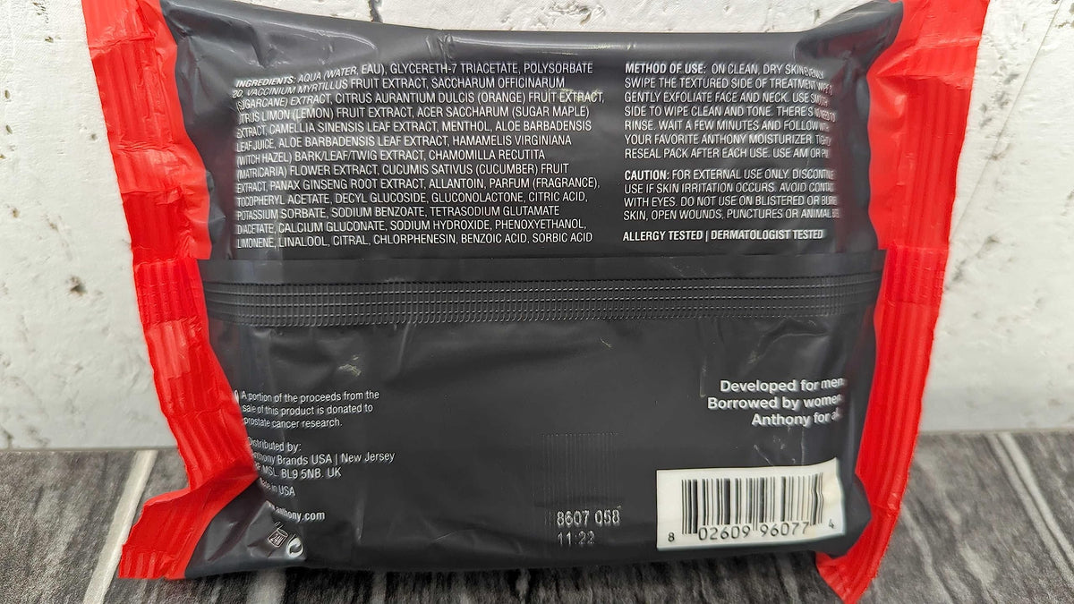 Anthony Glycolic Exfoliating Wipes double-sided can remove makeup gently.