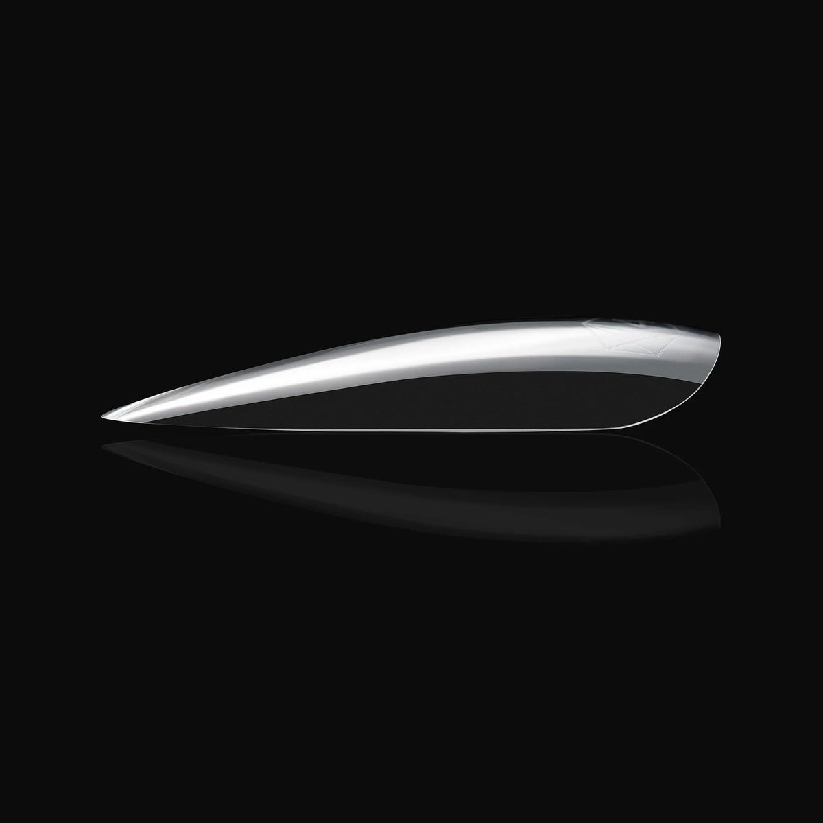 APRES Gel-X sculpted curve apex for a pronounced nail shape.