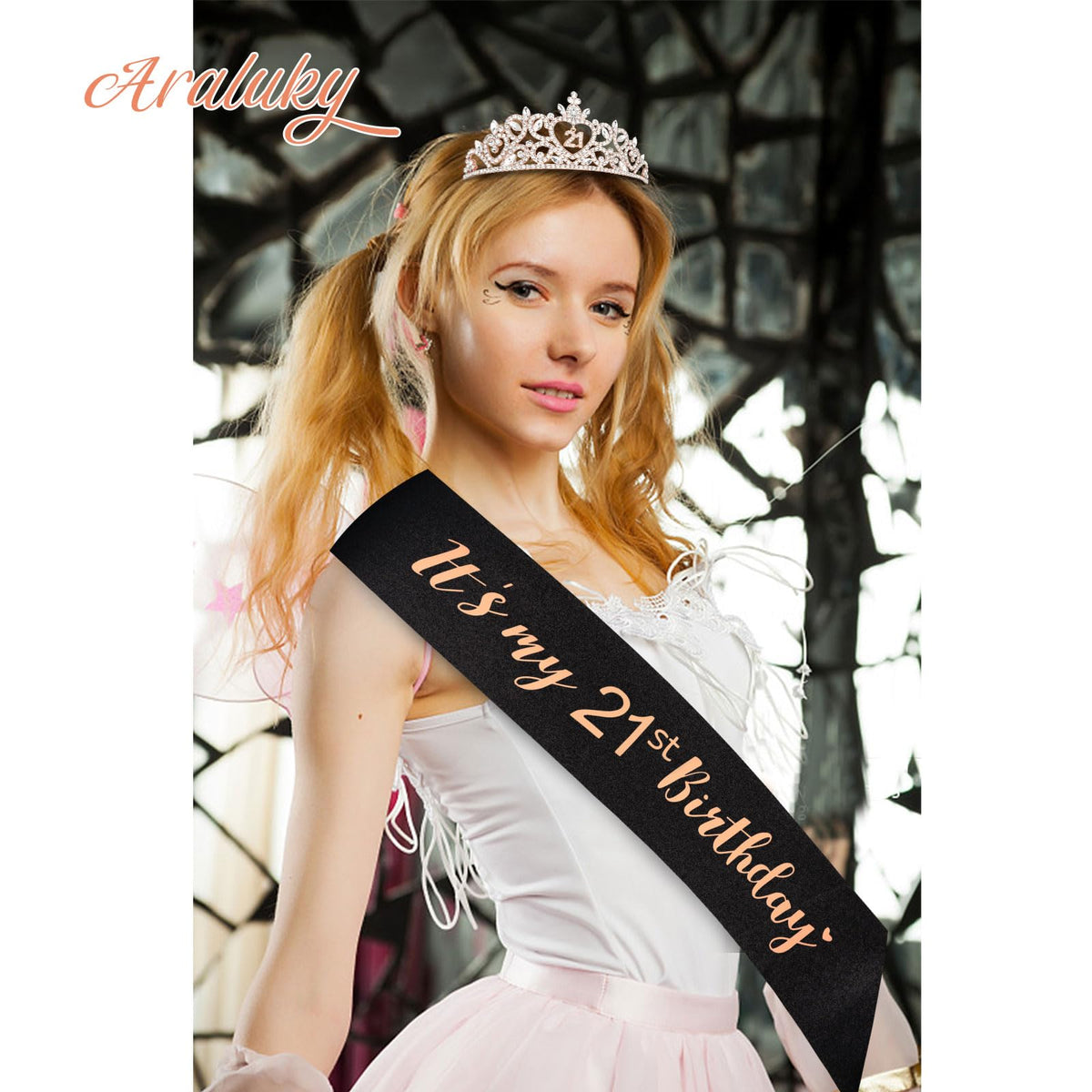 Araluky complete 21st birthday set creates a coordinated party look.