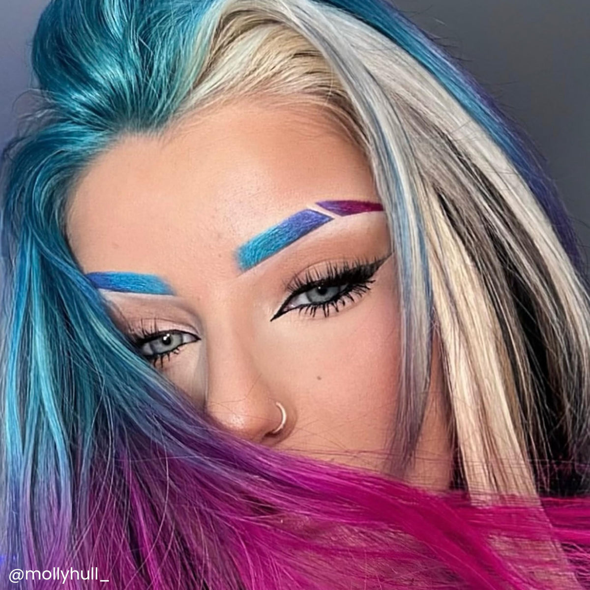 ARCTIC FOX Aurora Kiss applicator setup illustrating easy DIY color.