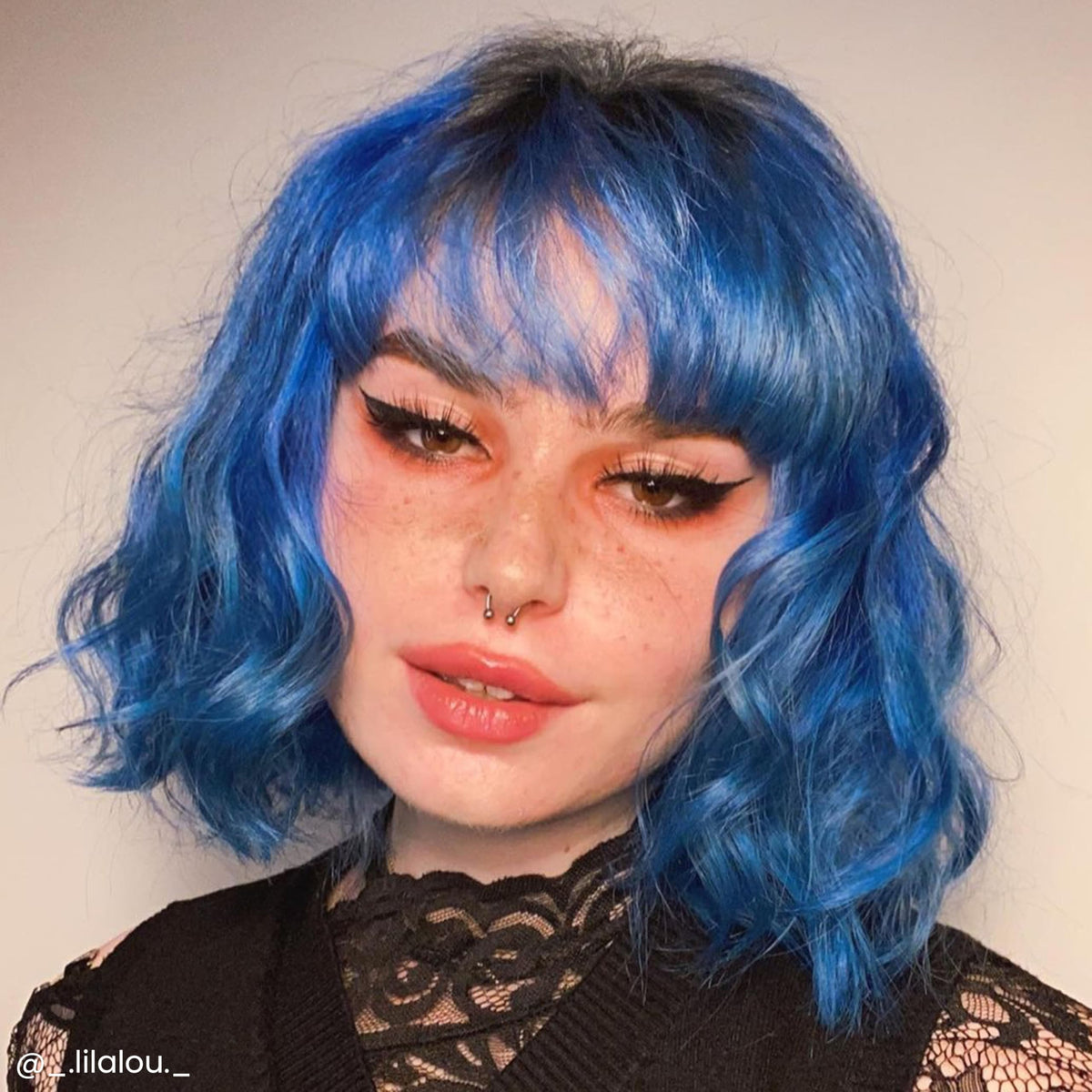 ARCTIC FOX Poseidon-blue application brush shows even color delivery.
