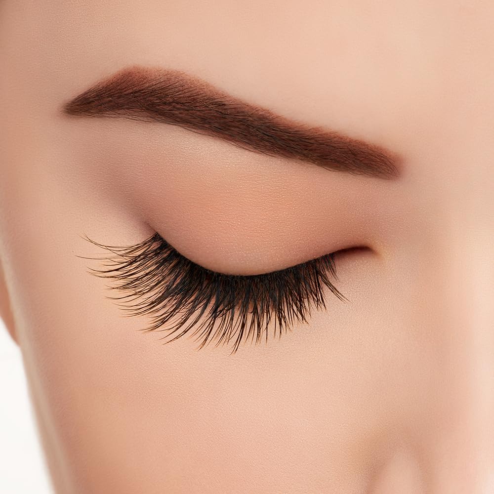 Ardell Light As Air 523 lashes close-up of fibers and band