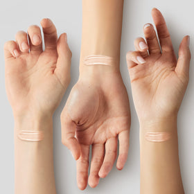 Armani Beauty Luminous Silk No. 4.5 Sand texture-application highlights buildable coverage.