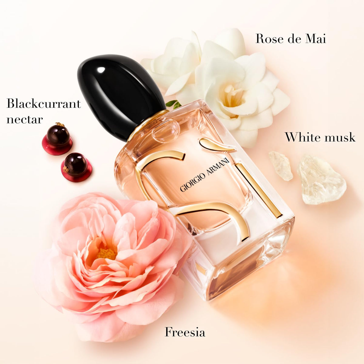Armani Beauty Sì bottle close-up highlighting rose and vanilla for modern femininity.