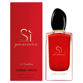 Armani Beauty Sì Passione bottle closeup highlighting pear and jasmine notes