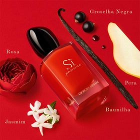 Armani Beauty Sì Passione notes include blackcurrant nectar, damascena rose, and black tea