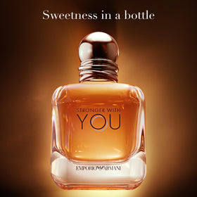 Armani Beauty Stronger With You spray action for easy wear