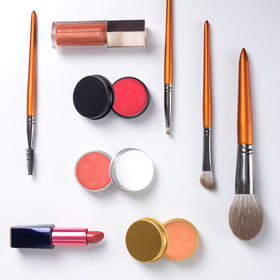 Art Secret 1.7 cm depth tin fits small containers neatly.