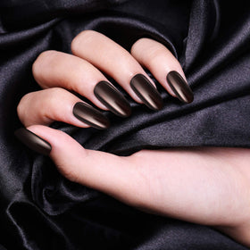 Artdone Chrome powder mirrored silver for high-gloss nails.
