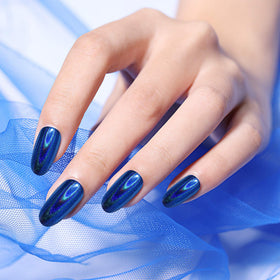 Artdone Holographic Aurora powder adds multidimensional shine.