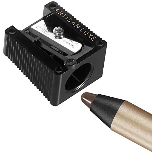 Artisan L'uxe jumbo eyeliner close-up shows dome tip enabling effortless blending.