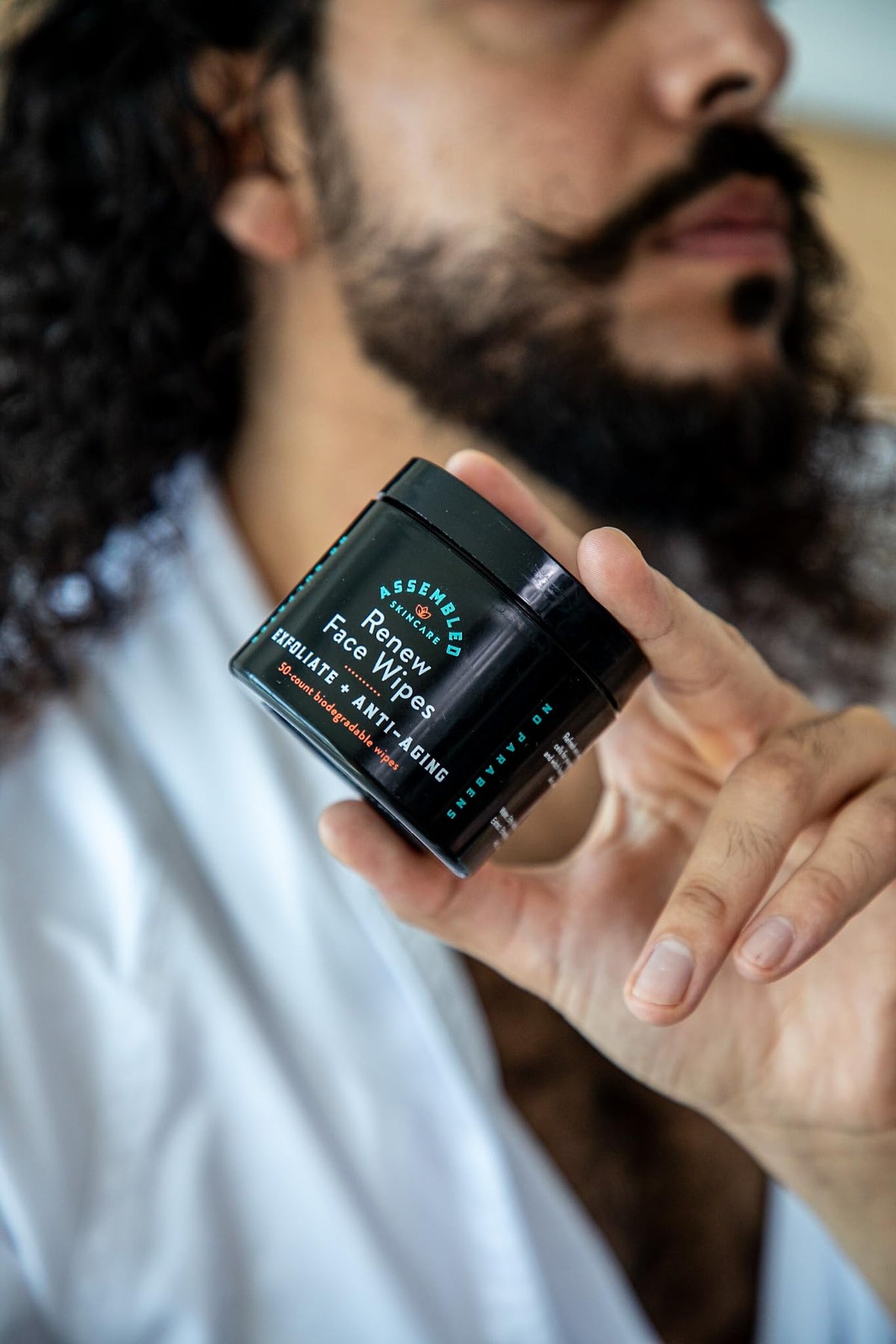 Assembled Renew Face Wipes used before shaving to reduce razor bumps.